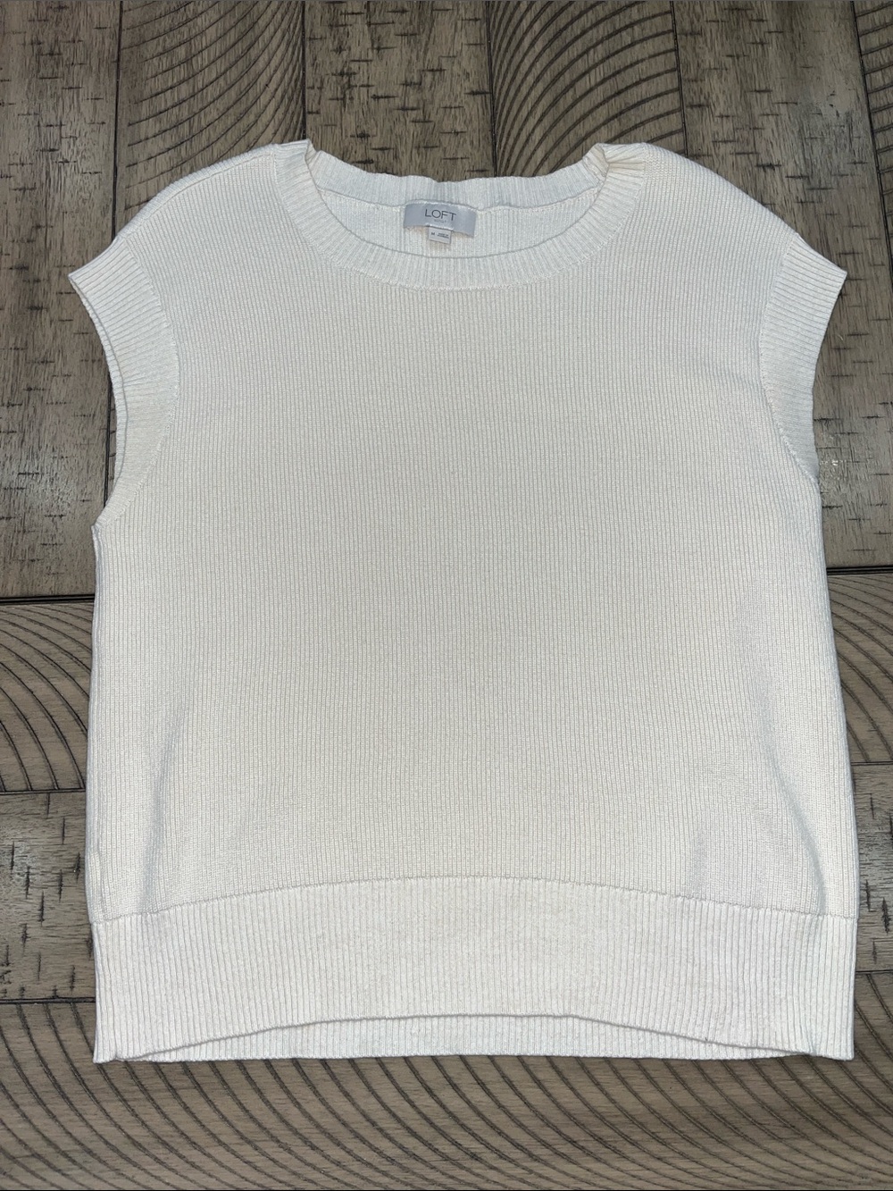 LOFT Medium Cream Sleeveless Crewneck Knit Top